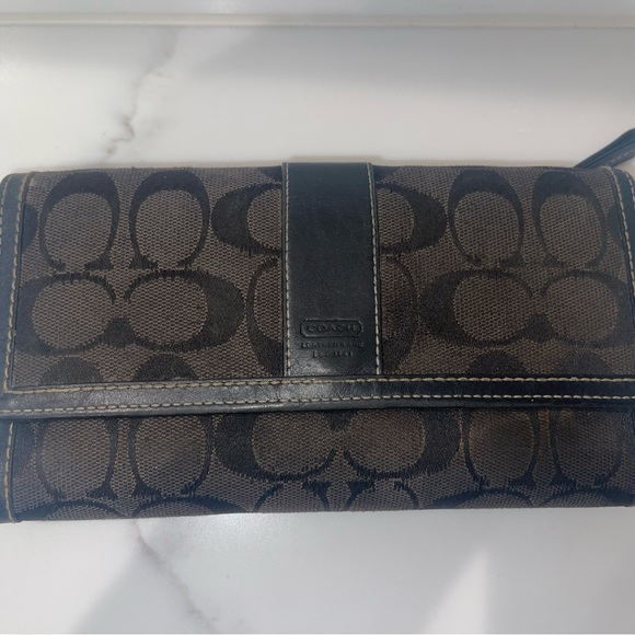 Authentic Coach wallet - Picture 2 of 11